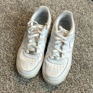 Youth white Nike air force 1’s, size US 7Y